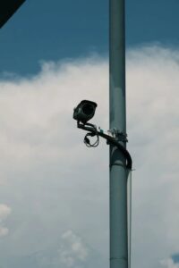Грозозащита видеонаблюдения на даче камера видеонаблюдения на уличном столбе